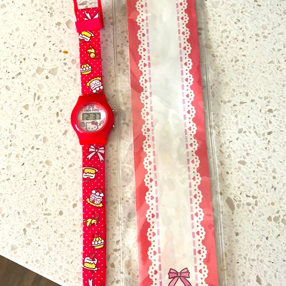 Hello Kitty watch Brand New in Packaging New Battery - Picture 2 of 4
